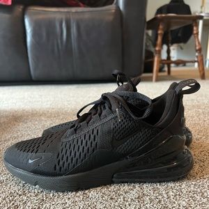 Women’s size 7.5 Nike Air Max 270